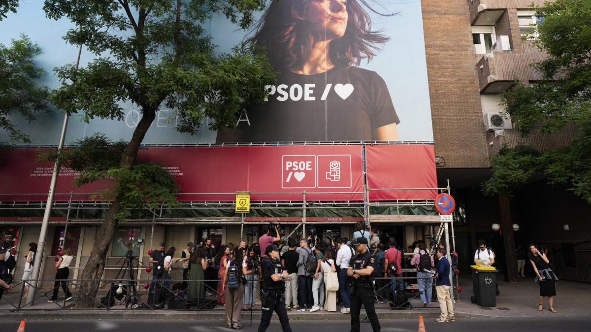 The Police Central Operative Unit raided the Socialist Party, PSOE, headquarters in Madrid, Spain, Wednesday. Prime Minister Pedro Sanchez has faced calls to step down as his allies have been embroiled in scandal. Photo by Borja Sanchez-Trillo/EPA