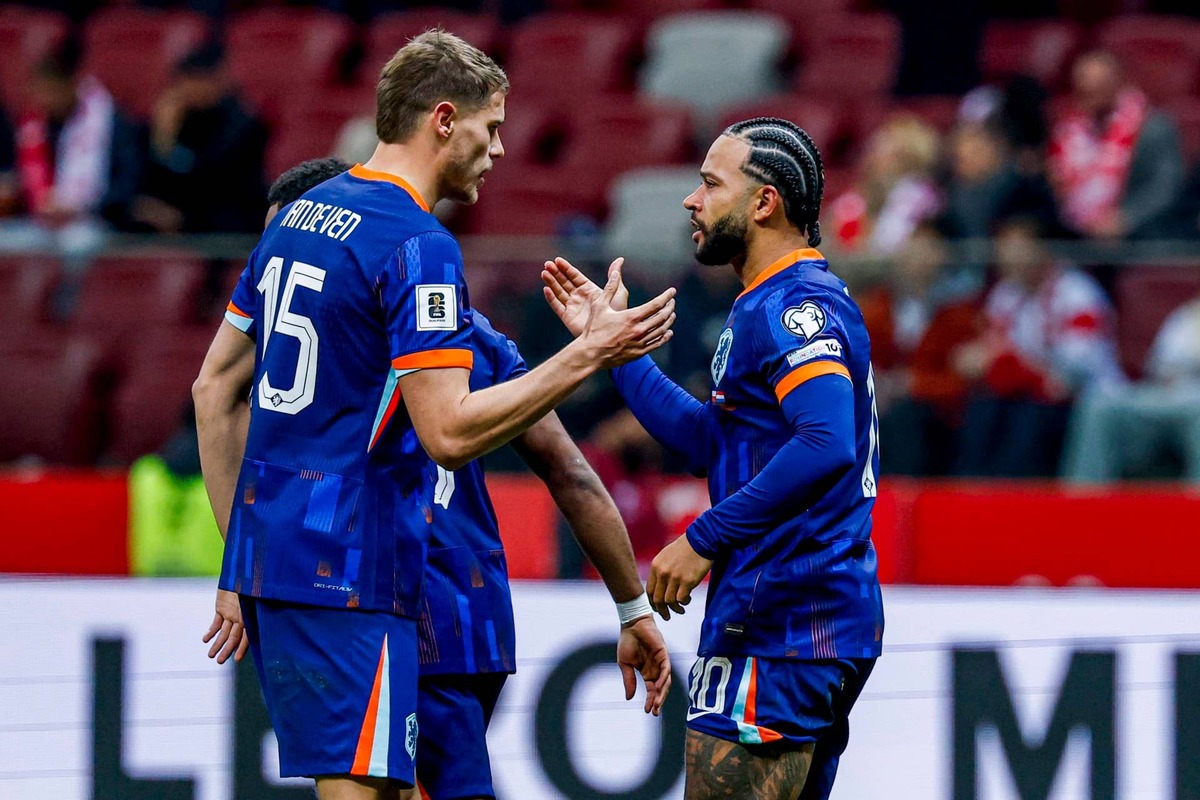  Memphis Depay celebrate their team's first goal with Micky van de Ven during the FIFA World Cup 2026 qualifier match between Poland and Netherlands. Photo by Marcel ter Bals/DeFodi Images/DeFodi via Getty Images