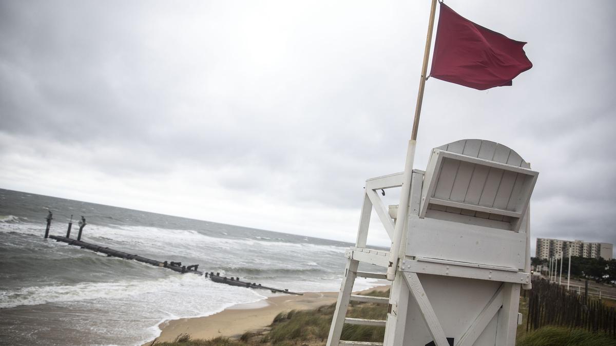 A red flag flies from a lifeguard stand near Ocean View Beach Park in Norfolk, Virginia, as Hurricane Erin travels off the coast on Aug. 21, 2025. (Kendall Warner/The Virginian-Pilot/TNS)