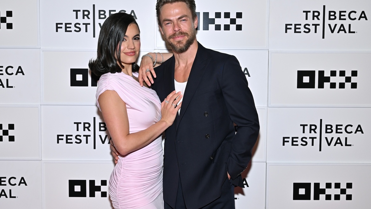 DWTS' Derek Hough and Wife Hayley Erbert Mourn Death of Beloved Dog 