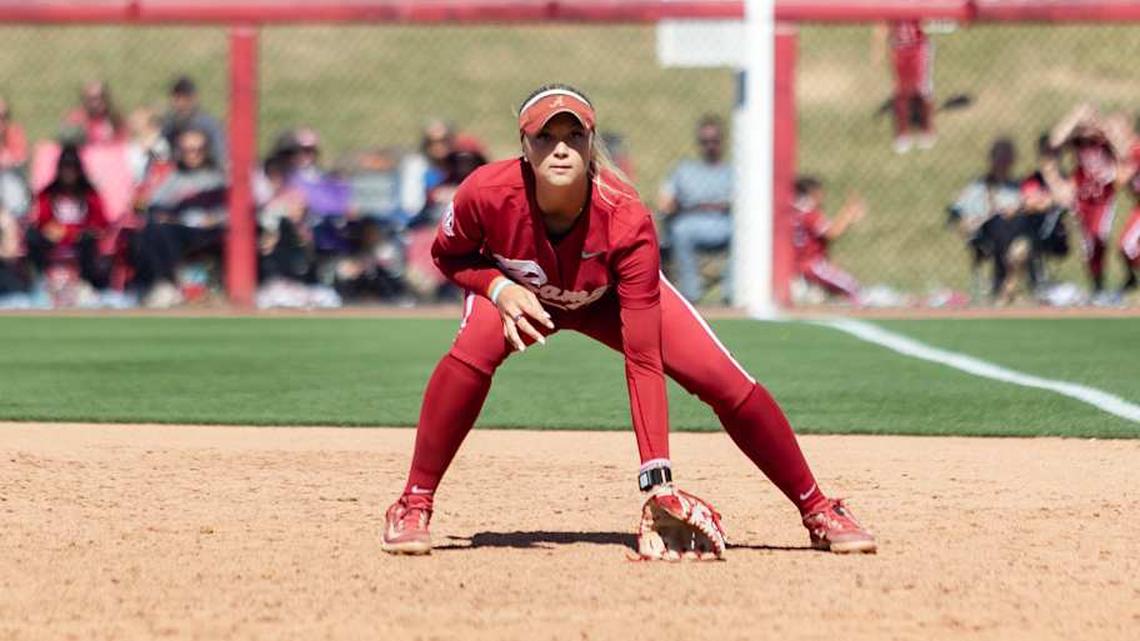  Alabama infielder Abby Duchscherer watches the pitch in the third game of the series against Kentucky on Apr. 19, 2026. | Sarah Munzenmaier/Alabama Crimson Tide on SI 