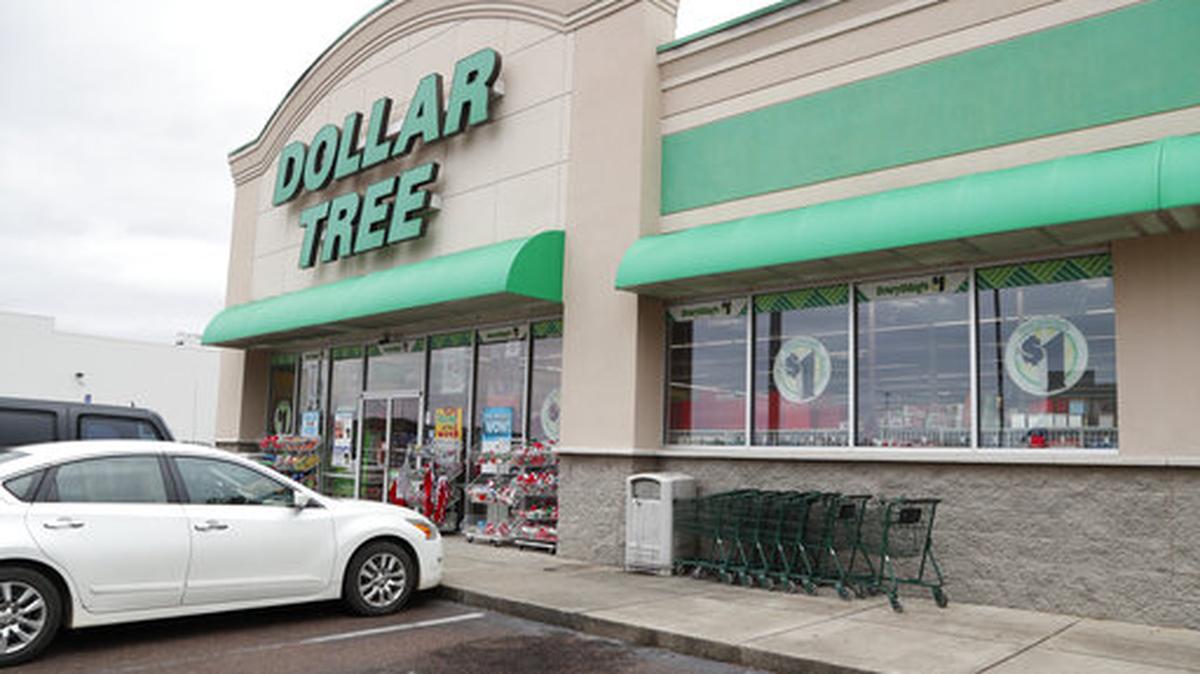 Foto de archivo.- Una tienda Dollar Tree en en Richland, Mississippi. La empresa anunció que subirá el precio de la mayoría de sus productos.