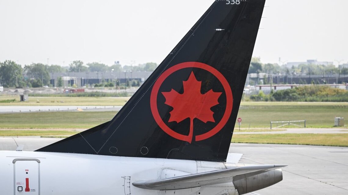 Police: Former airline pilot charged for flying without proper license 