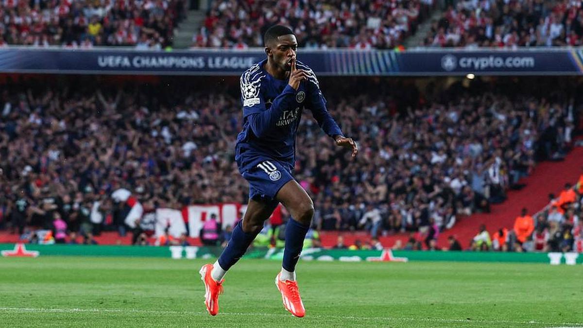  Ousmane Dembélé silenced the Emirates. | Adrian Dennis/AFP/Getty Images 
