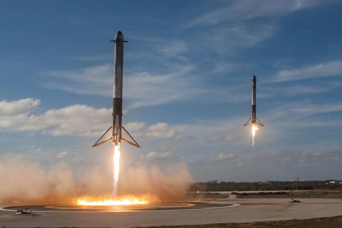  Wedbush initiated coverage of SpaceX stock with an Outperform (Buy) rating. 
