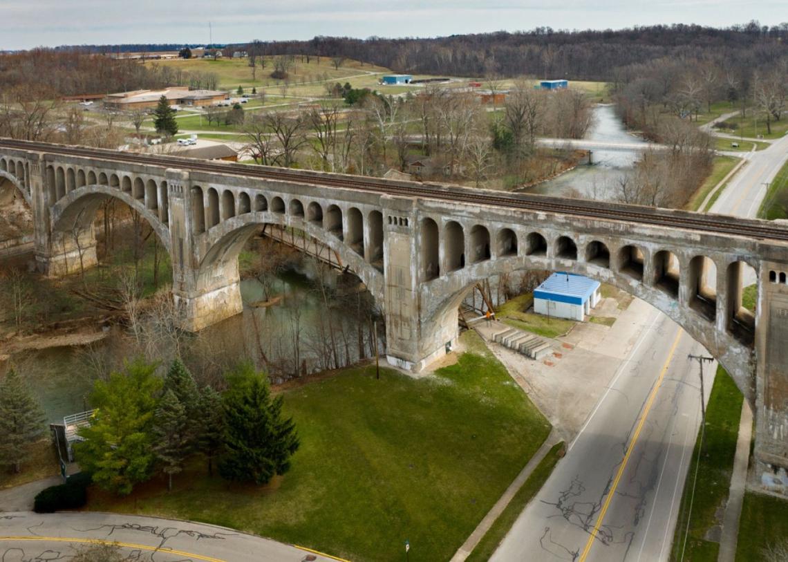  Bravo Charlie Productions // Shutterstock 