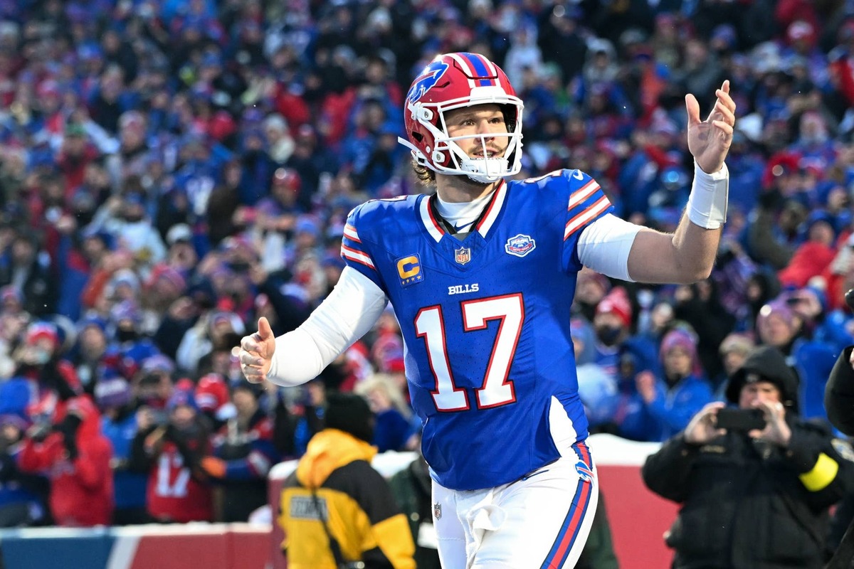  Buffalo Bills quarterback Josh Allen gestures to the home crowd. Mark Konezny-Imagn Images