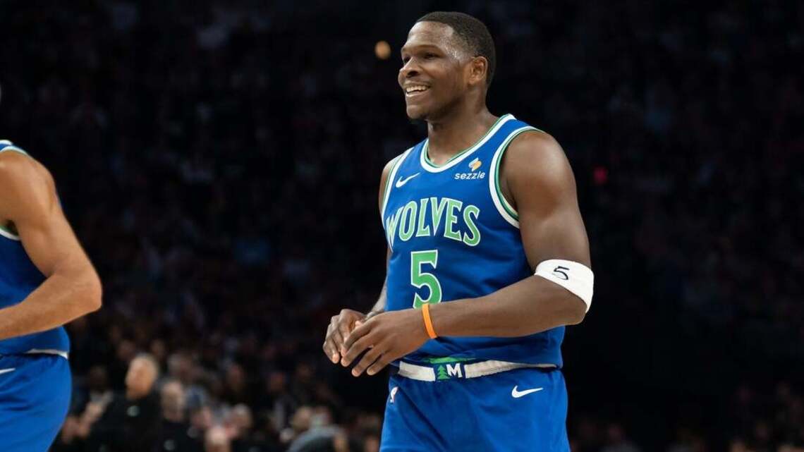 Anthony Edwards undergoes successful knee scope 