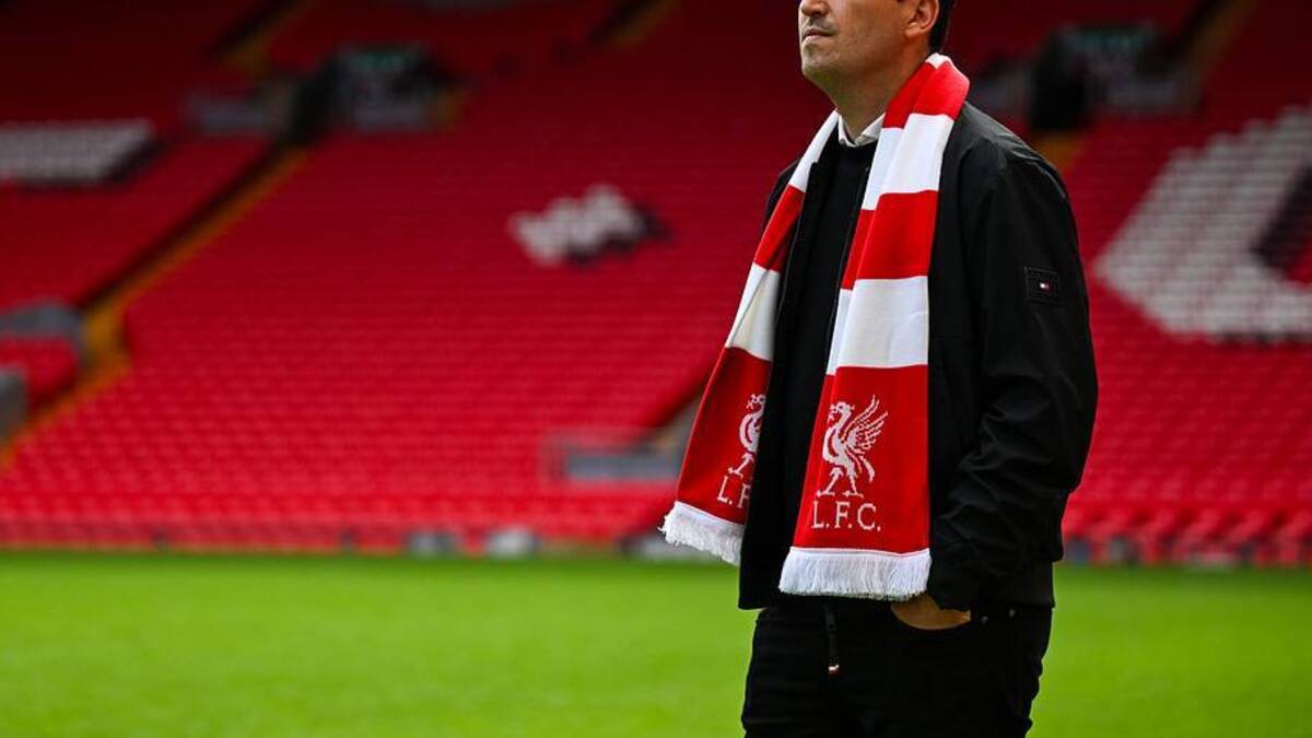  Andoni Iraola has options at his disposal. | Andrew Powell/Liverpool FC/Getty Images 