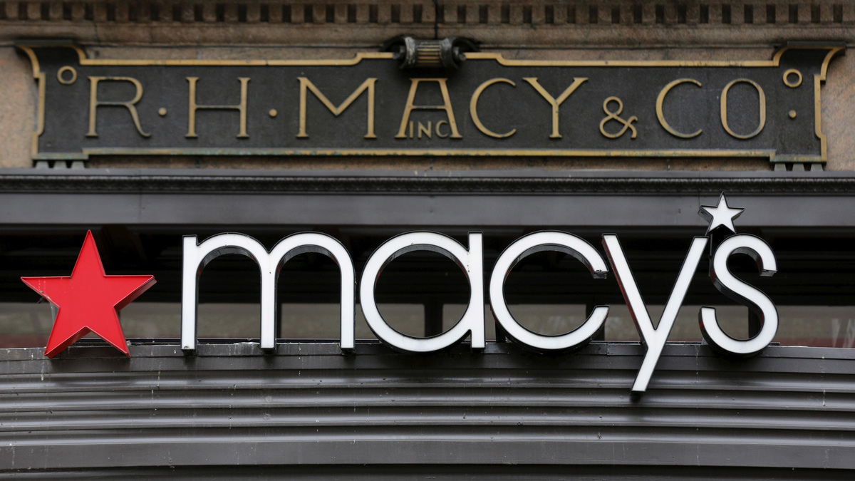 The R.H. Macy and Co.flagship department store is seen in midtown New York, New York, U.S. November 11, 2015.  REUTERS/Brendan McDermid/File Photo
