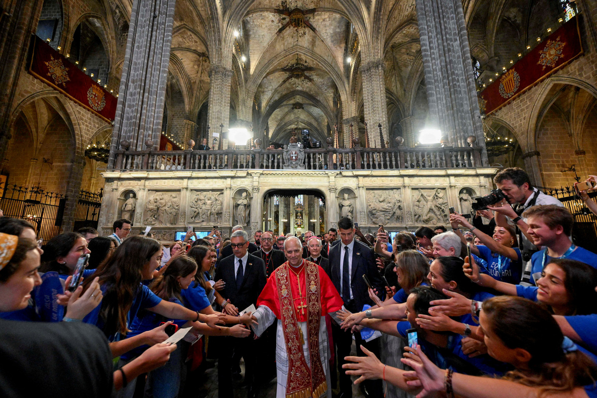 Pope Leo XIV greets faithful after he attended the midday prayers at the Cathedral of the Holy Cross and Saint Eulalia, during his apostolic journey, in Barcelona, Spain, June 9, 2026. Simone Risoluti/Vatican Media/­Handout via REUTERS