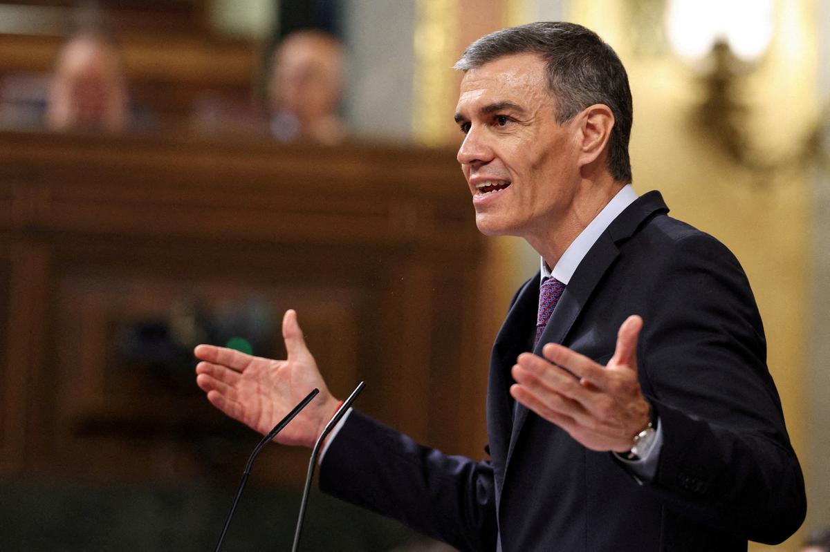 FILE PHOTO: Spanish Prime Minister Pedro Sanchez addresses Parliament, amid allegations of corruption involving members of his Spanish Socialist Workers' Party (PSOE), in Madrid, Spain, July 9, 2025. REUTERS/Violeta Santos Moura/File Photo