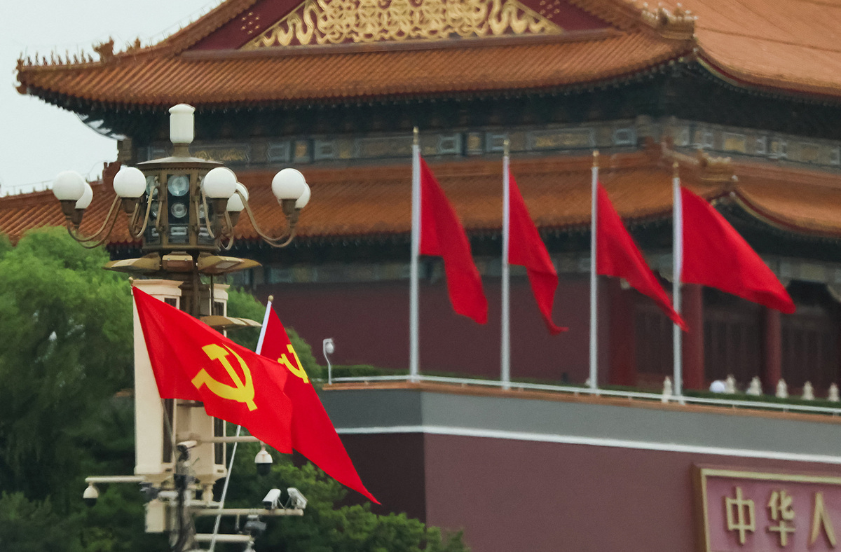 Flags of the Chinese Communist Party and the Lao People's Revolutionary Party fly next to the Tiananmen Gate in Beijing, China, June 4, 2026. REUTERS/Maxim Shemetov
