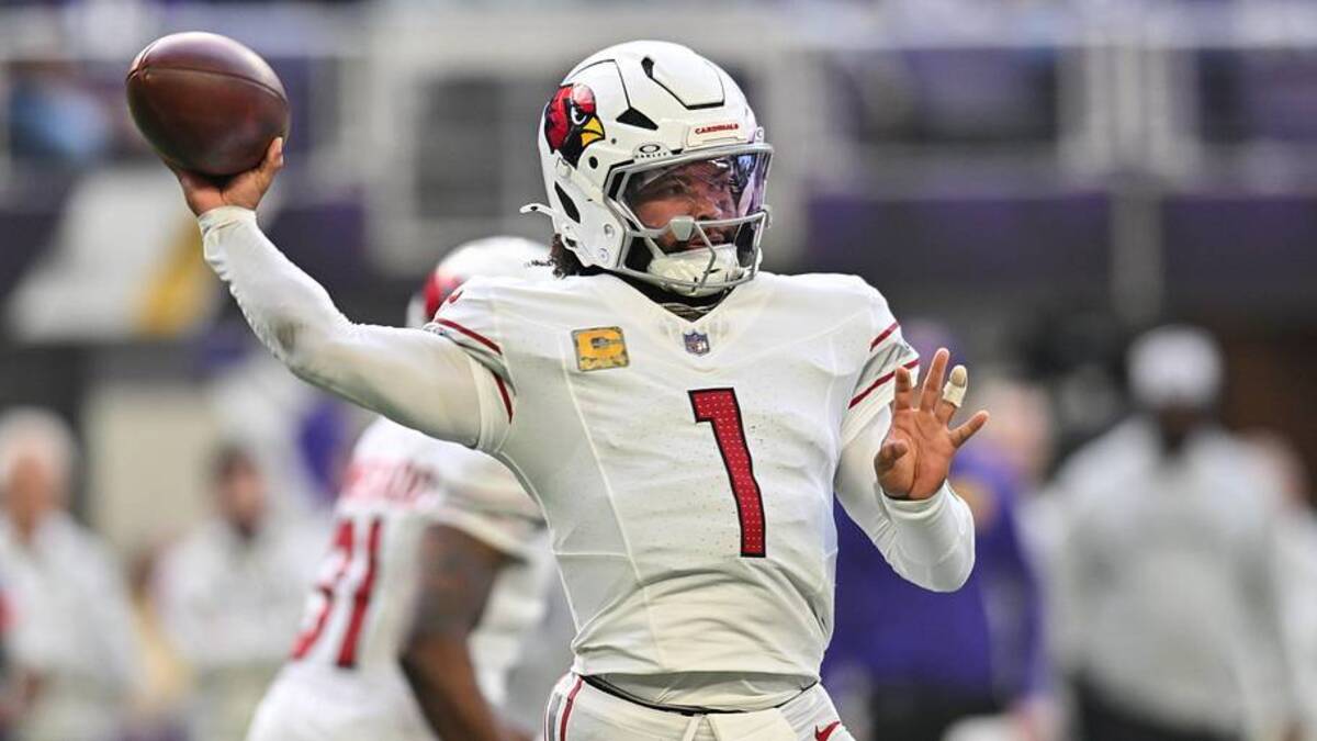  Former Cardinals quarterback Kyler Murray is competing against J.J. McCarthy to be the team's starter in 2026. | Jeffrey Becker-Imagn Images 