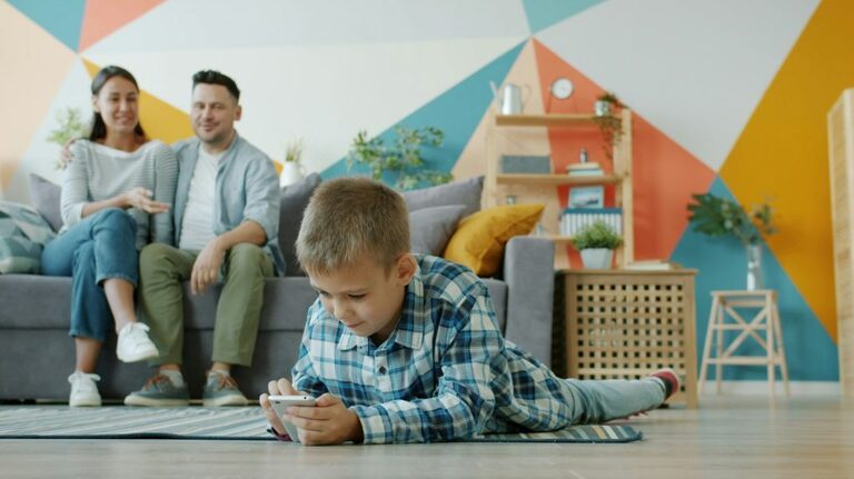 Kids who stare at screens more likely to have ADHD