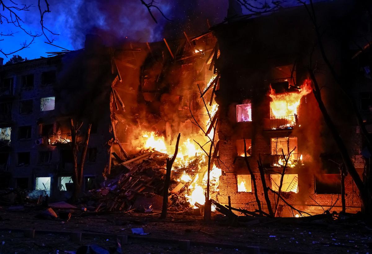 Fire engulfs an apartment building destroyed by a Russian missile and drone strike, amid Russia's attack on Ukraine, in Kyiv, Ukraine May 24, 2026. REUTERS/Stringer