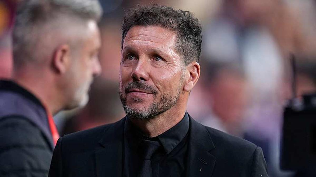  Diego Simeone is looking for a new left back. | Dennis Agyeman/Europa Press/Getty Images 