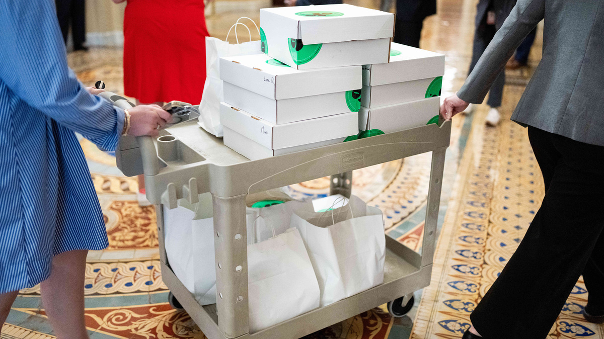 Staffers transport food for Republican Senators through the Ohio Clock Corridor to the Strom Thurmond room during the Senate's vote-a-rama on Thursday, June 4, 2026. (Bill Clark/CQ Roll Call via ZUMA Press/TNS)