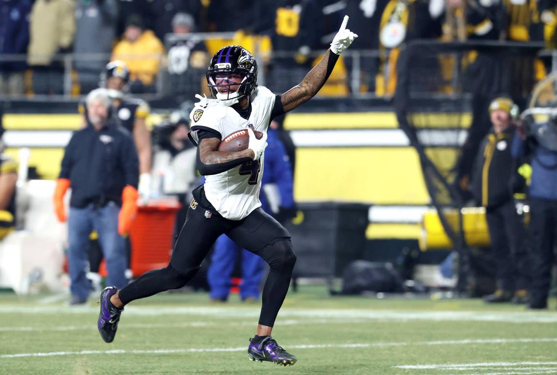  Jan 4, 2026; Pittsburgh, Pennsylvania, USA; Baltimore Ravens wide receiver Zay Flowers (4) makes a touchdown catch against Pittsburgh Steelers cornerback Asante Samuel Jr. (not pictured) during the second half at Acrisure Stadium. Mandatory Credit: Charles LeClaire-Imagn Images 