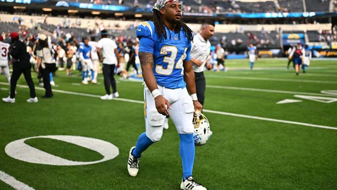 Chargers, Raiders enter early-season clash off surprising results 