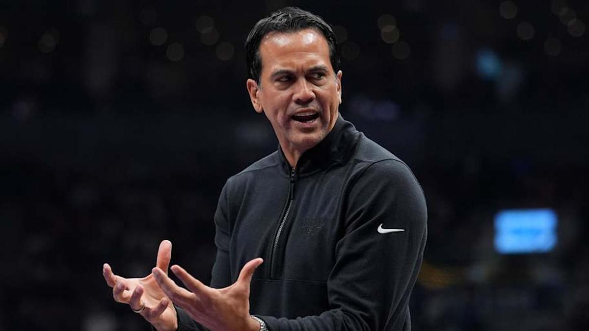  Apr 9, 2026; Toronto, Ontario, CAN; Miami Heat head coach Erik Spoelstra instructs his team during the first half against the Toronto Raptors at Scotiabank Arena. Mandatory Credit: John E. Sokolowski-Imagn Images | John E. Sokolowski-Imagn Images 