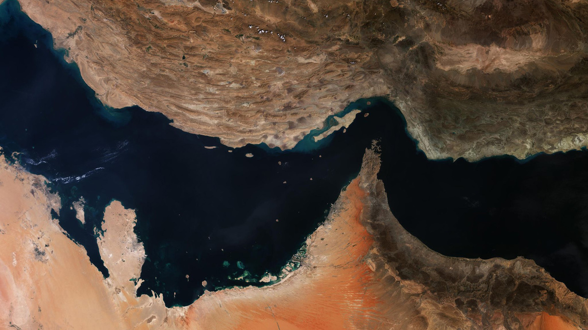 A satellite image captured by Copernicus Sentinel-3A and provided by ESA shows the Strait of Hormuz, which connects the Gulf of Oman with the Persian Gulf and separates Iran from the countries of the Arabian Peninsula. (ESA/dpa/TNS)