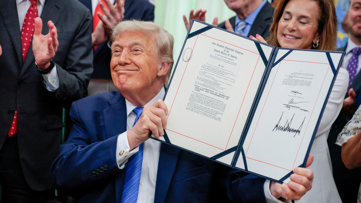 U.S. President Donald Trump holds up the Secure America Act after signing it in the Oval Office at the White House in Washington, D.C., U.S., June 10, 2026. REUTERS/Evan Vucci