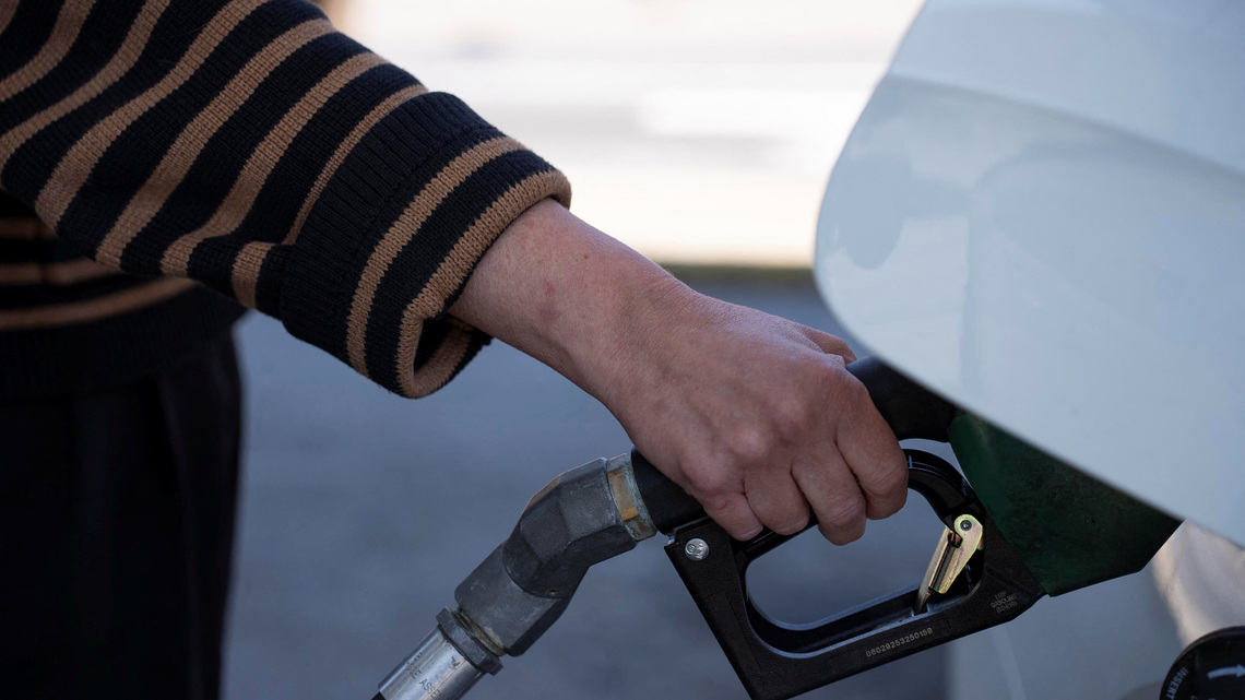 US officials weigh plan to shield farmers from expansion of refinery biofuel waivers, sources say 