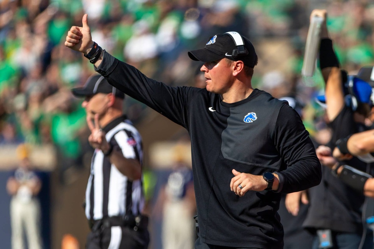  Boise State coach Spencer Danielson gives a thumbs up against Notre Dame at Notre Dame Stadium on Oct. 4, 2025, in South Bend, Indiana. © Michael Caterina-Imagn Images