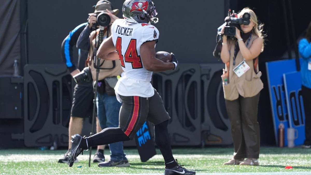 4 Overreactions to Bucs' Win Over Panthers in Week 7, Including Sean Tucker Taking Over
