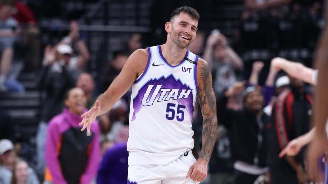 Knicks sign F John Konchar to 1-year deal 
