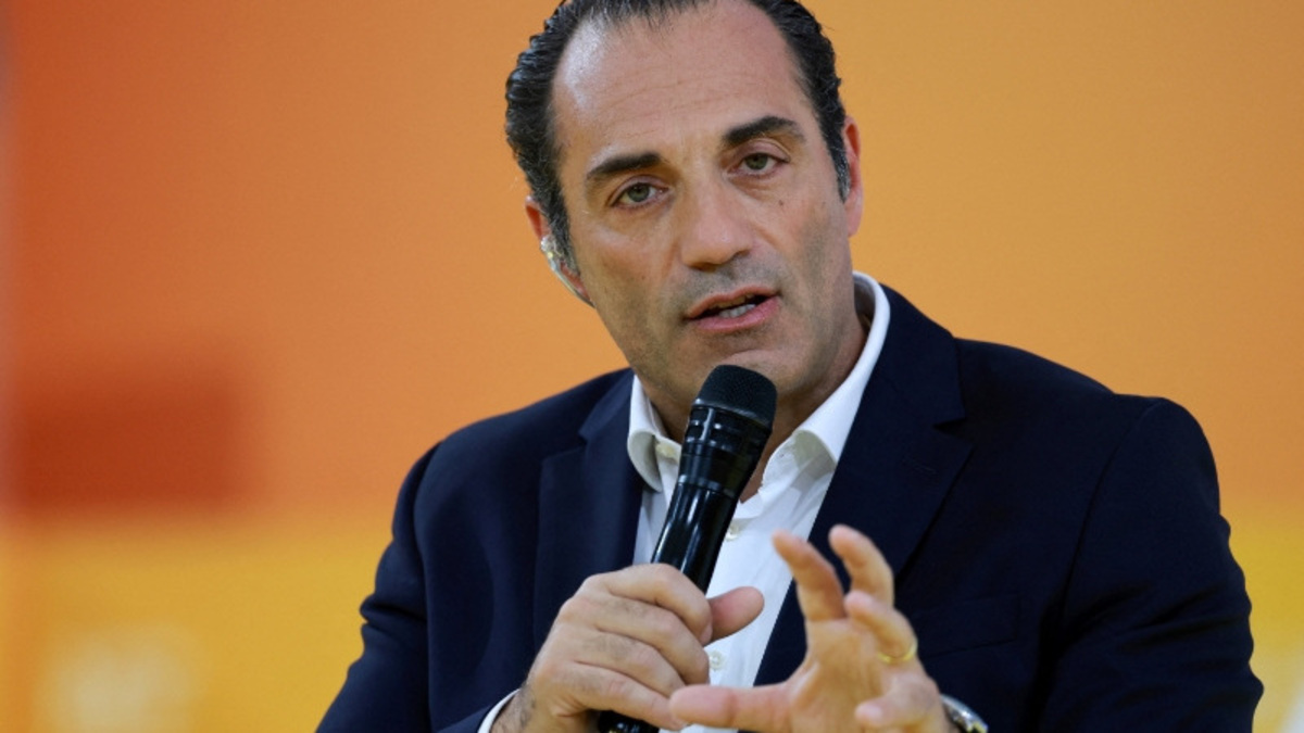 Stellantis CEO highlights diverging US and global strategies