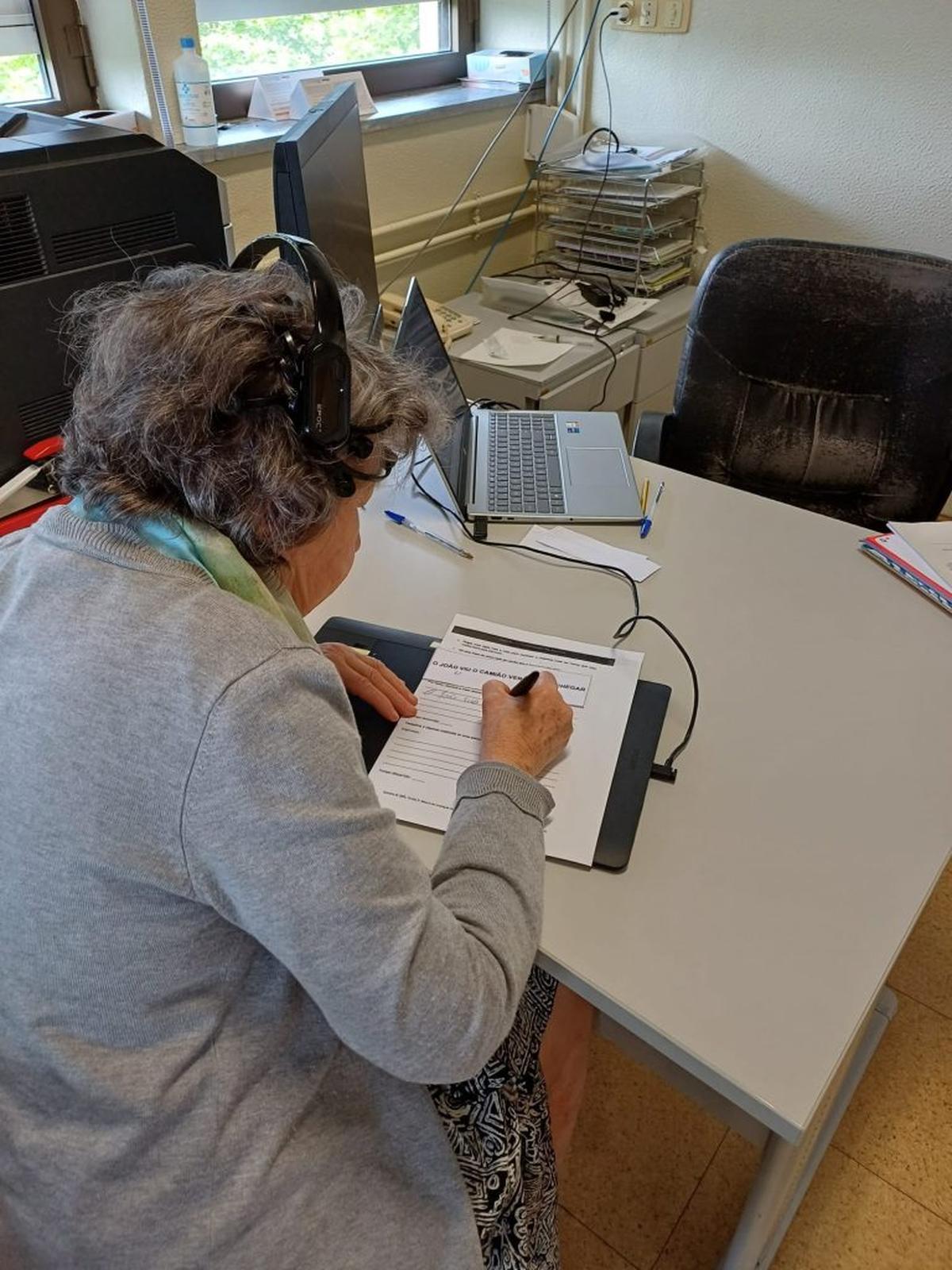  Participants performed two types of tasks using an inking pen on a digitizing tablet. (Ana Rita Silva via SWNS) 