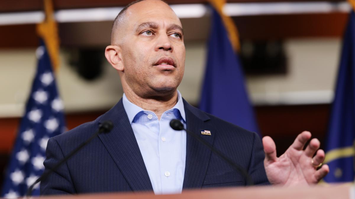 Democrats chances flipping House southern states redistrict. House Democratic leader Hakeem Jeffries speaks during a press conference on April 20, 2026 in Washington, D.C.