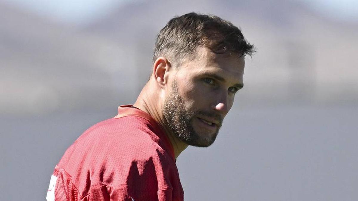  May 28, 2026; Henderson, NV, USA; Las Vegas Raiders quarterback Kirk Cousins (8) stretches during organized team activities at Intermountain Health Performance Center. Mandatory Credit: Candice Ward-Imagn Images | Candice Ward-Imagn Images 