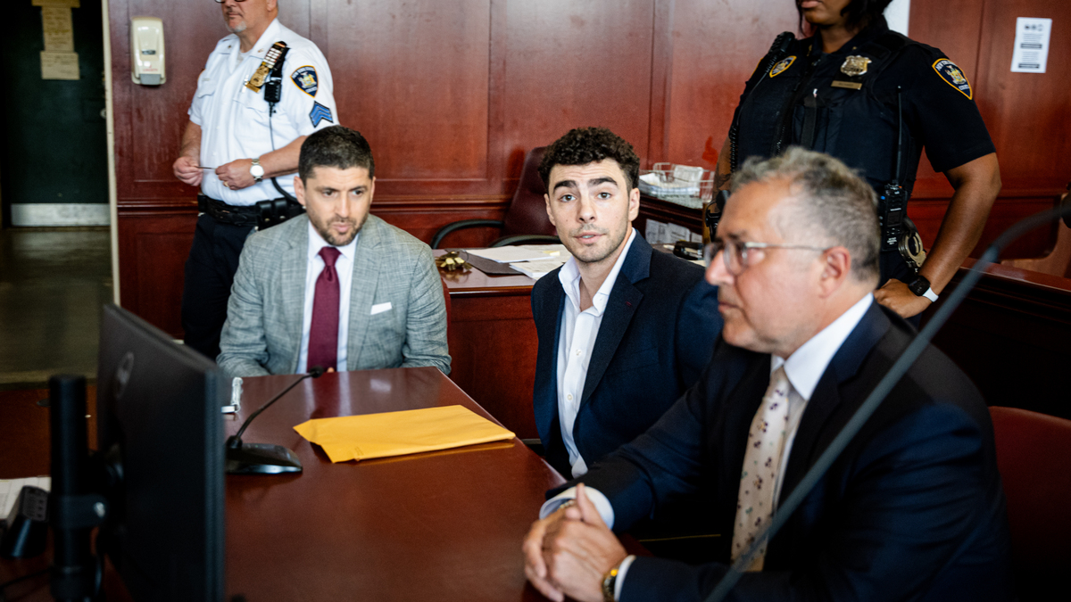 UnitedHealthcare CEO Killed. Luigi Mangione appears for a pre-trial hearing at Manhattan Criminal Court in New York, Wednesday, June 17, 2026. (AP Photo/Angelina Katsanis, Pool)