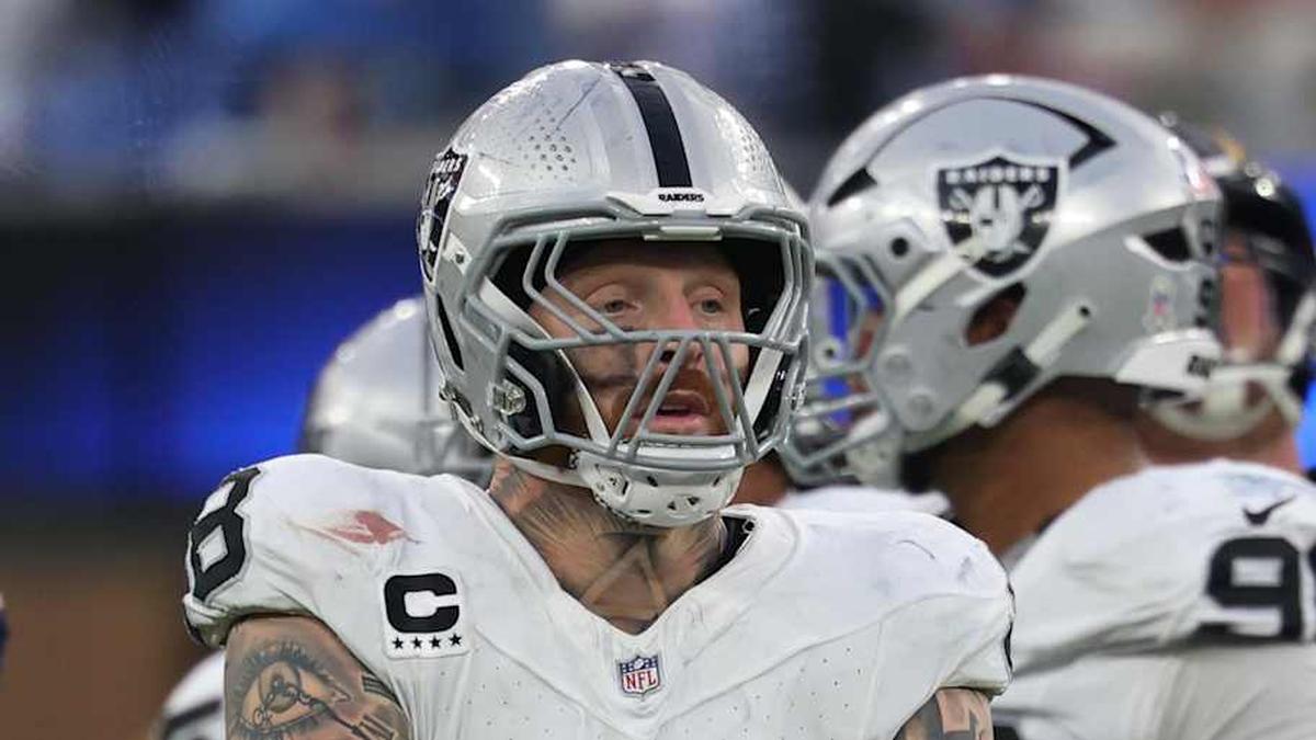  Nov 30, 2025; Inglewood, California, USA; Las Vegas Raiders defensive end Maxx Crosby (98) reacts during the second half at SoFi Stadium. Mandatory Credit: Kiyoshi Mio-Imagn Images | Kiyoshi Mio-Imagn Images 