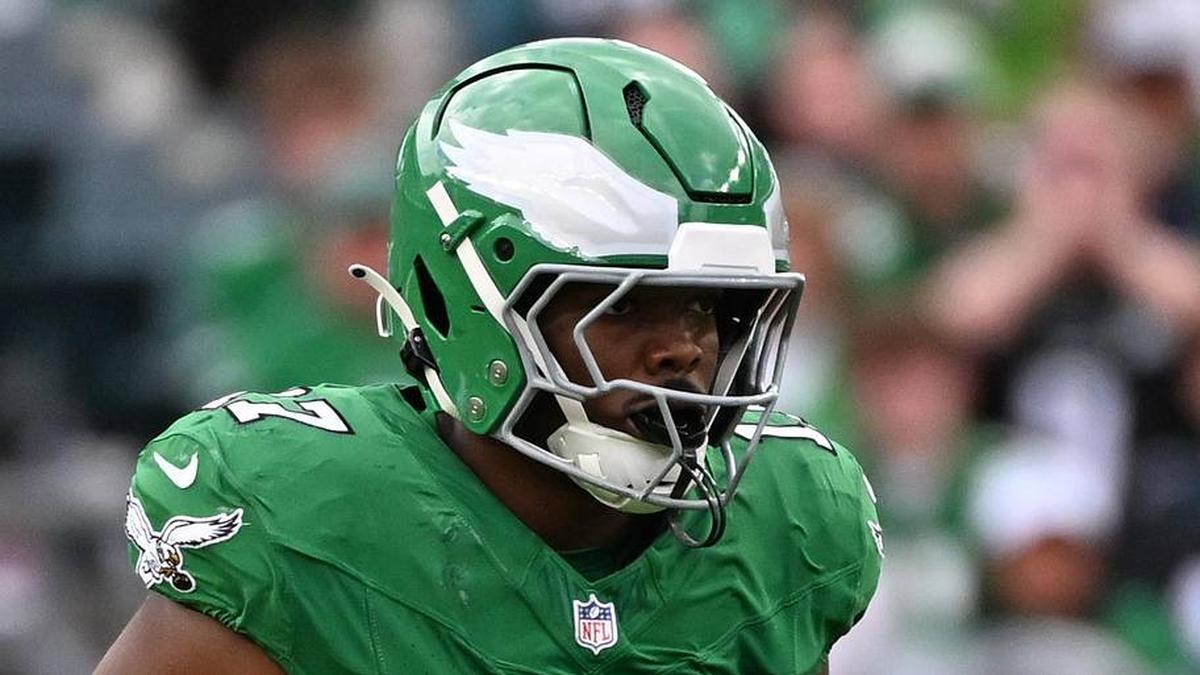  Oct 26, 2025; Philadelphia, Pennsylvania, USA; Philadelphia Eagles linebacker Nakobe Dean (17) ]against the New York Giants at Lincoln Financial Field. Mandatory Credit: Eric Hartline-Imagn Images | Eric Hartline-Imagn Images 