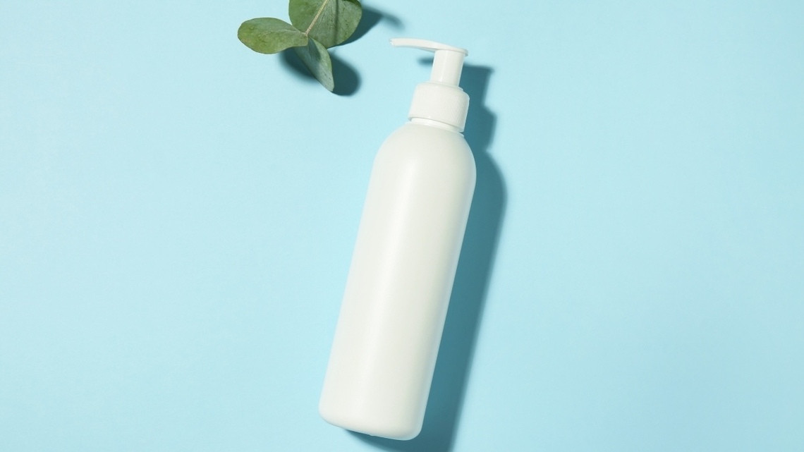 The Genius Rubber Band Trick That Makes Shampoo Last Longer and Saves Money