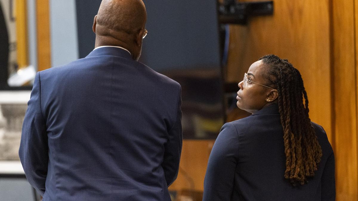 Ebony Parker, right, speaks with her attorney, Curtis M. Rogers, during pretrial motions for her trial on felony child neglect charges at the Newport News Circuit Court in Newport News, Virginia, on May 18, 2026. (Peter Casey/The Virginian-Pilot/TNS)