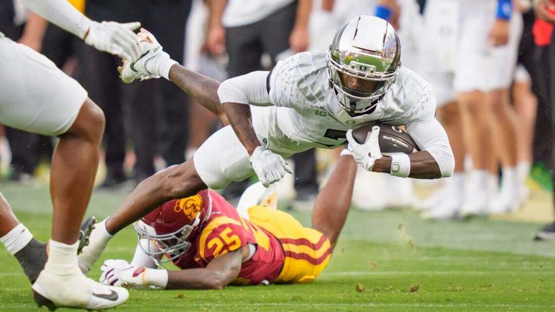 No. 20 Oregon handles No. 12 Southern California after losing star QB Dante Moore 