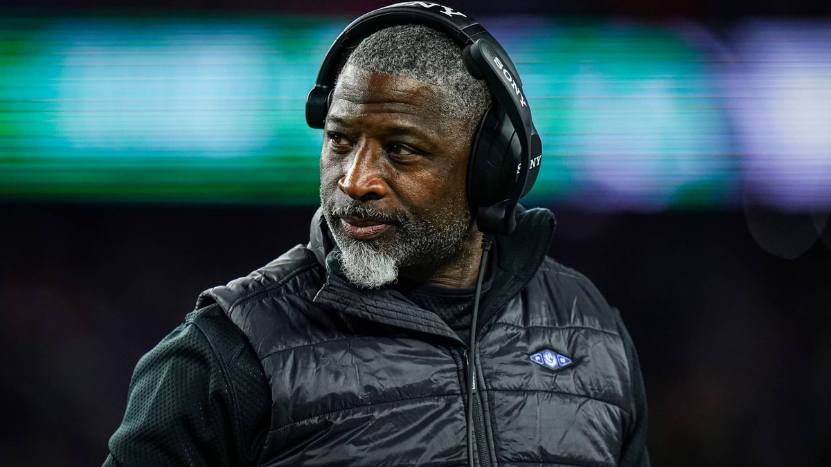New York Jets head coach Aaron Glenn watches from the sideline as they take on the New England Patriots at Gillette Stadium in Foxborough, Mass., on Nov. 13, 2025.