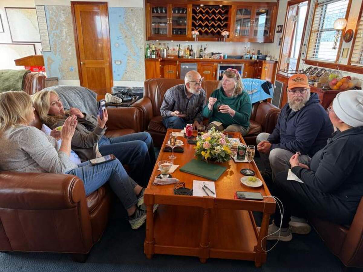  Passengers enjoying drinks and conversations in the Mist Cove salon. Photo credit: Mimi Slawoff 