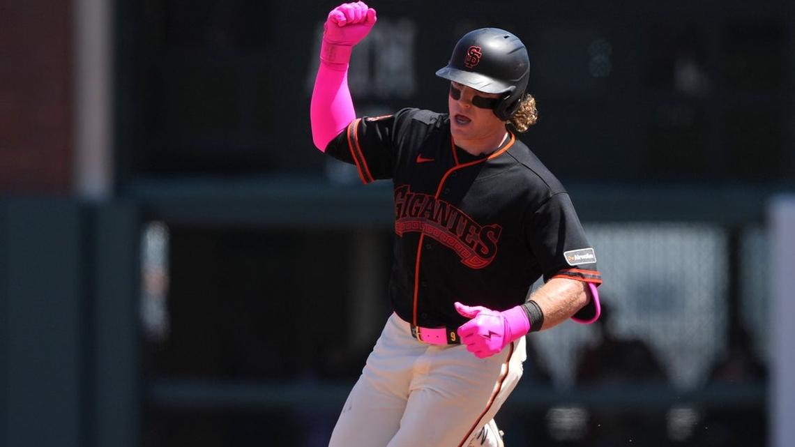 Giants beat White Sox behind rare power display