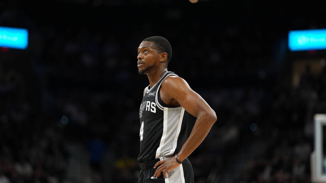 Spurs Coach Mitch Johnson Shares Update on De'Aaron Fox After Injury Scare in Game 3 