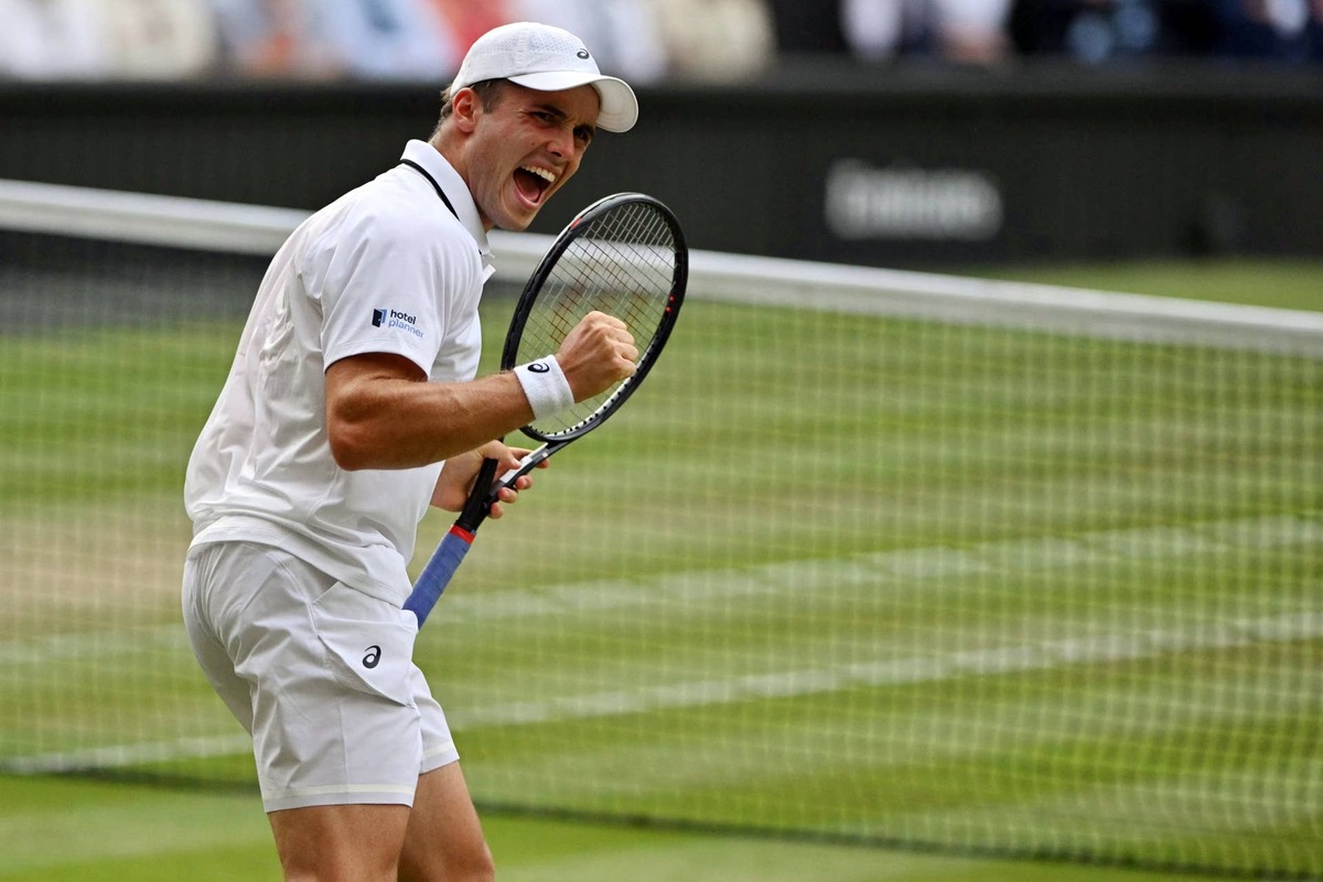  Britain's Arthur Fery reacts as he plays against Bulgaria's Grigor Dimitrov during their men's singles round of 16 tennis match on the eighth day of the 2026 Wimbledon Championships. (Photo by Glyn KIRK / AFP via Getty Images) / RESTRICTED TO EDITORIAL USE Glyn KIRK / AFP via Getty Images