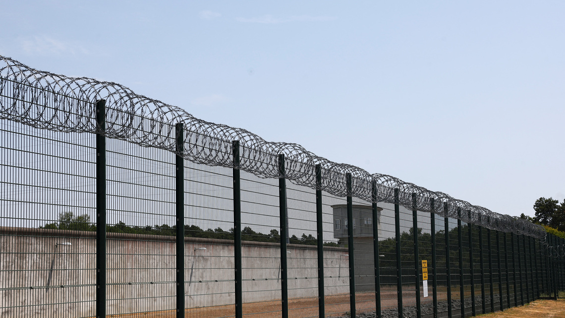 Heatwaves expose overcrowding crisis in Europe's ageing prisons 