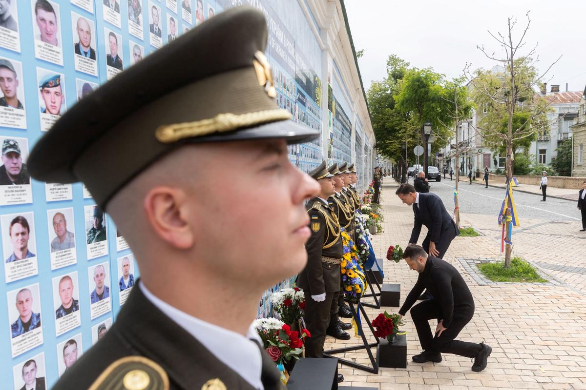Ukraine's President Volodymyr Zelenskiy and NATO Secretary General Mark Rutte visit the Wall of Remembrance of the Fallen Defenders of Ukraine outside the St. Michael's Cathedral, amid Russia's attack on Ukraine, in Kyiv, Ukraine June 3, 2026. Ukrainian Presidential Press Service/Handout via REUTERS ATTENTION EDITORS - THIS IMAGE HAS BEEN SUPPLIED BY A THIRD PARTY.