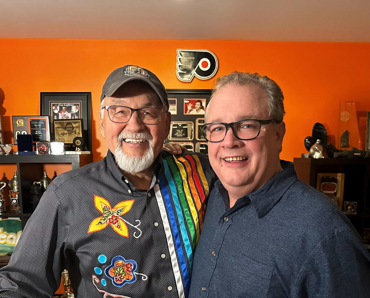  Former Flyers star Reggie Leach with director Joe Amodei. (Courtesy of Joe Amodei) 