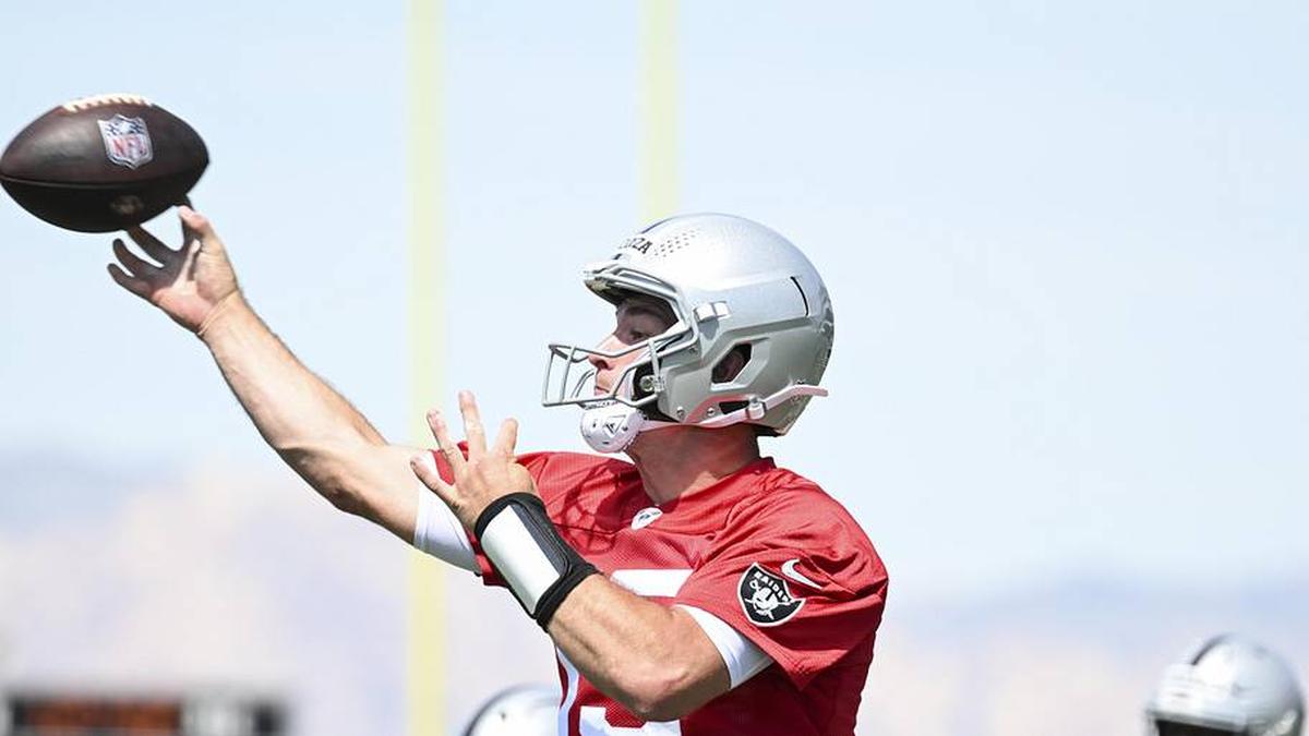  May 2, 2026; Henderson, NV, USA; Las Vegas Raiders quarterback Fernando Mendoza (15) runs through a drill during a Rookie Minicamp at Intermountain Health Performance Center. Mandatory Credit: Candice Ward-Imagn Images | Candice Ward-Imagn Images 